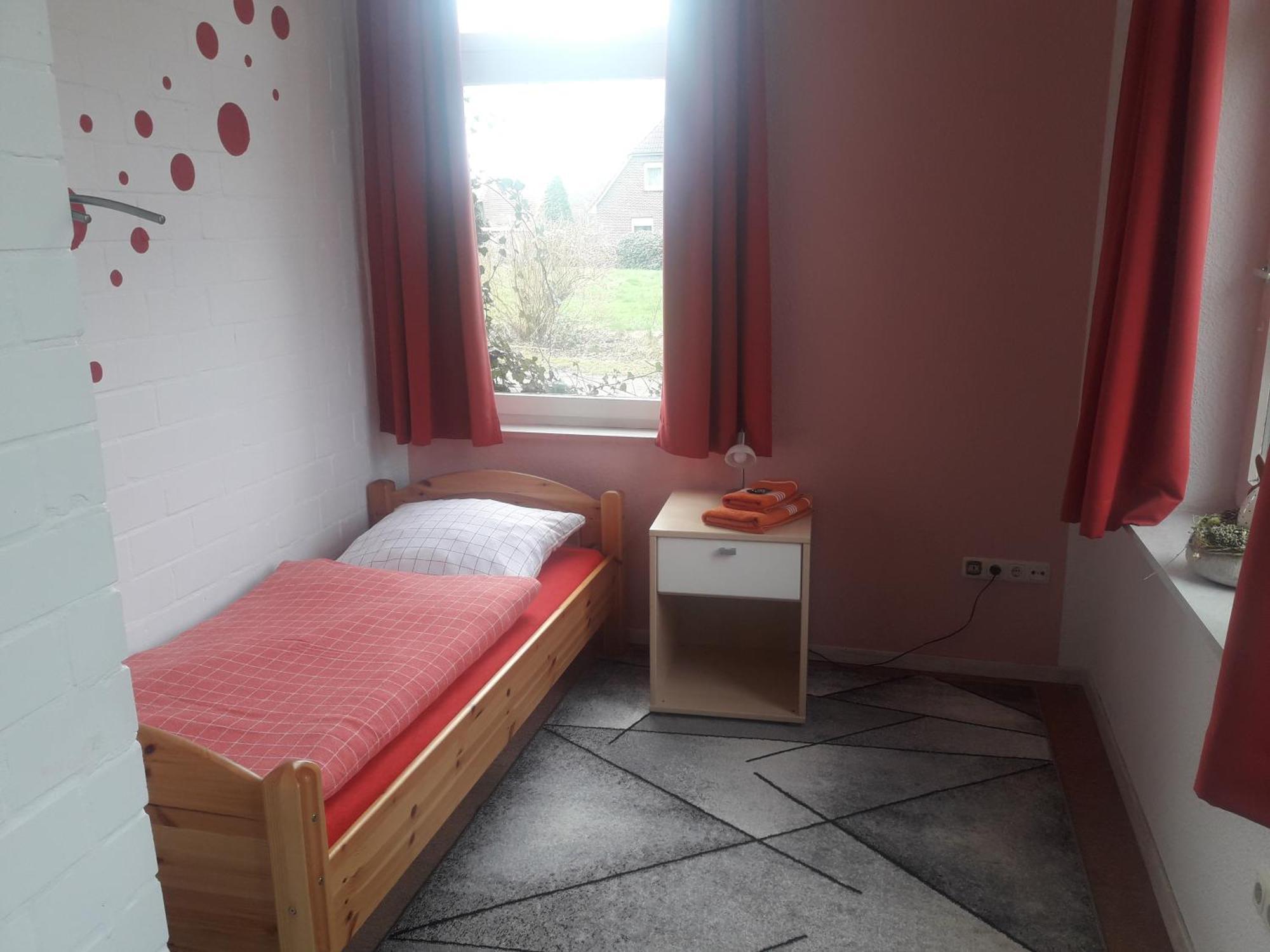 Das Haus Mit Der Roten Telefonzelle Apen Kültér fotó