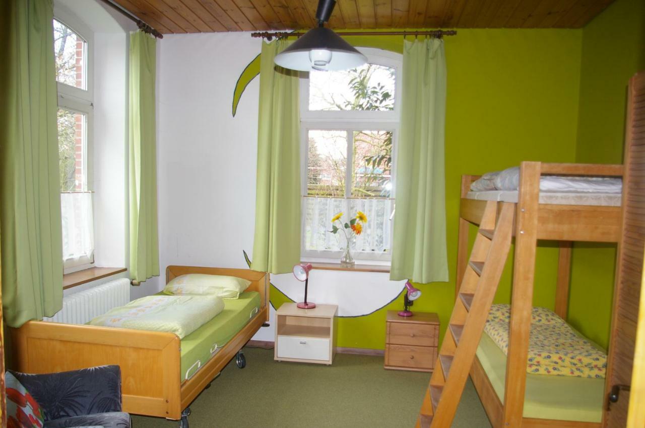 Das Haus Mit Der Roten Telefonzelle Apen Kültér fotó